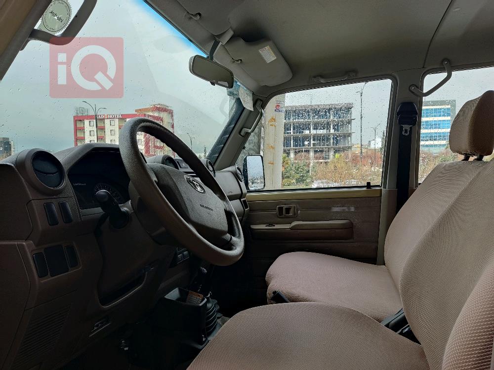 Toyota Land Cruiser 70 Pickup